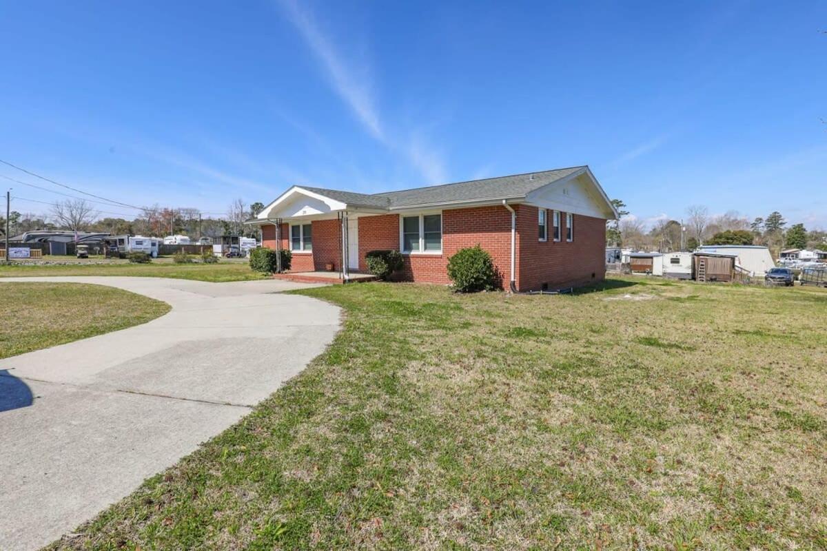 2Br Pet Friendly Home In Sneads Ferry With Parking Екстериор снимка