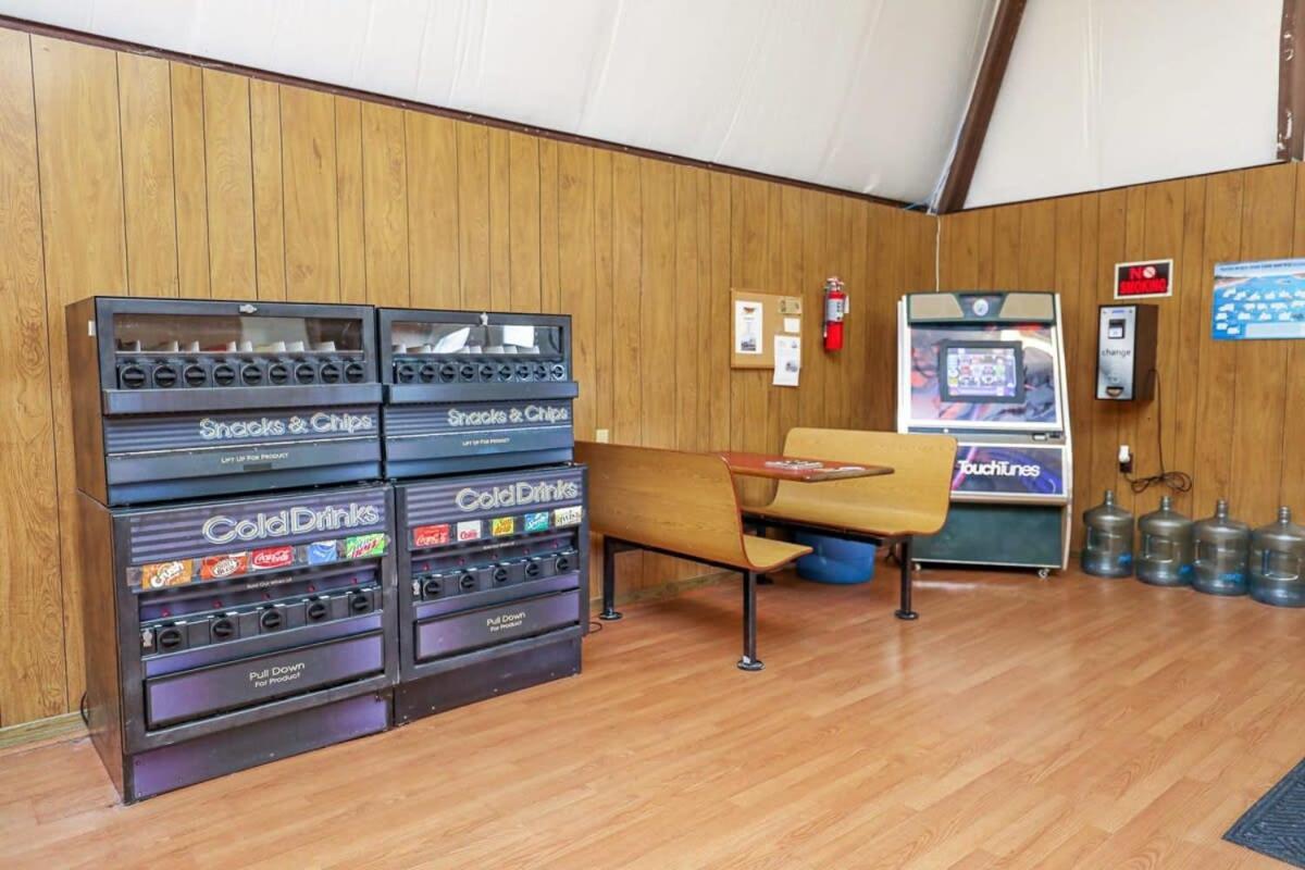 2Br Pet Friendly Home In Sneads Ferry With Parking Екстериор снимка