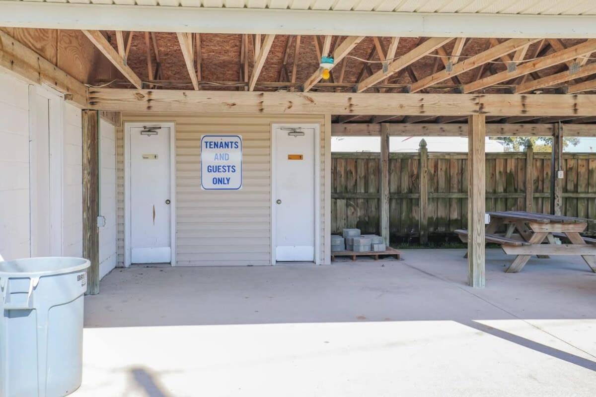 2Br Pet Friendly Home In Sneads Ferry With Parking Екстериор снимка