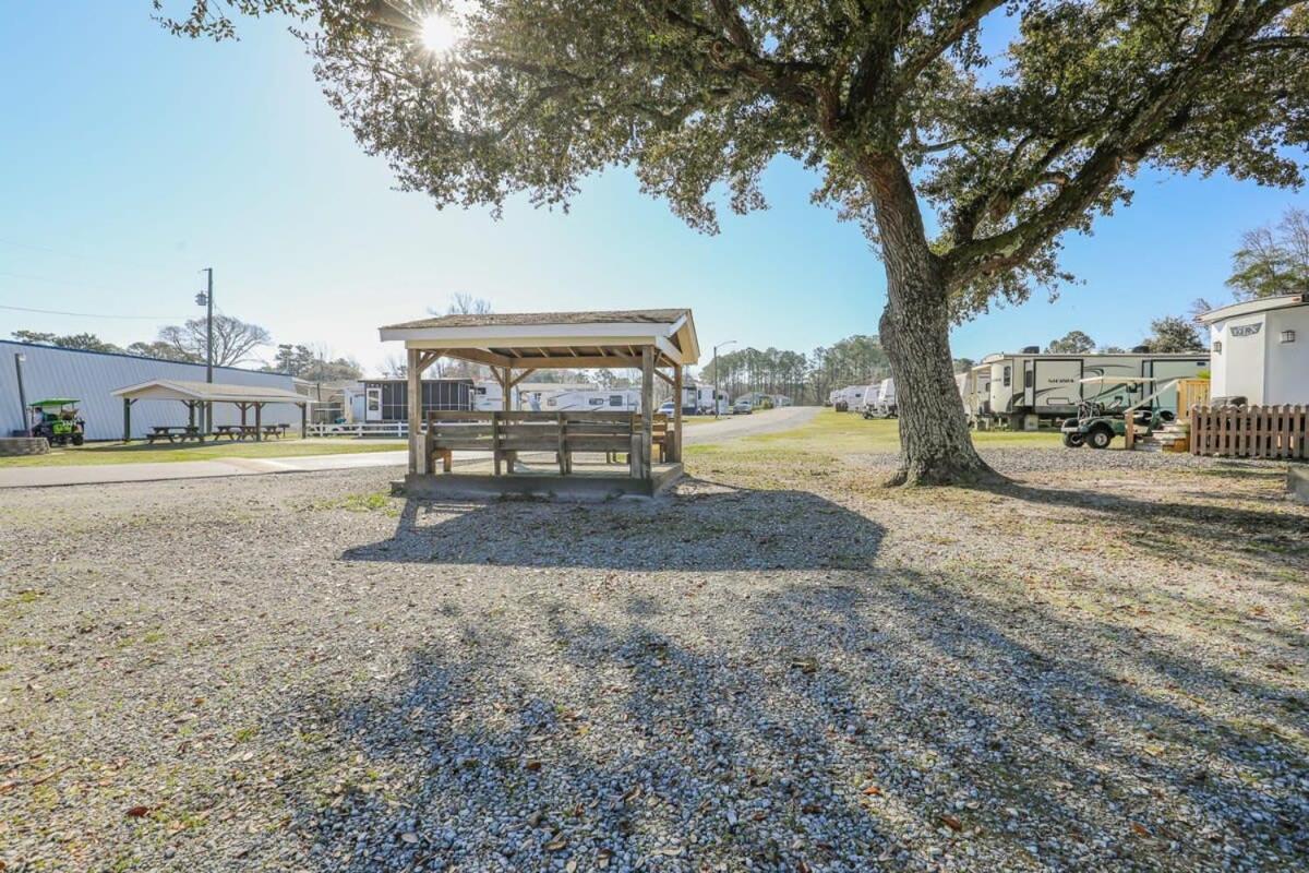 2Br Pet Friendly Home In Sneads Ferry With Parking Екстериор снимка