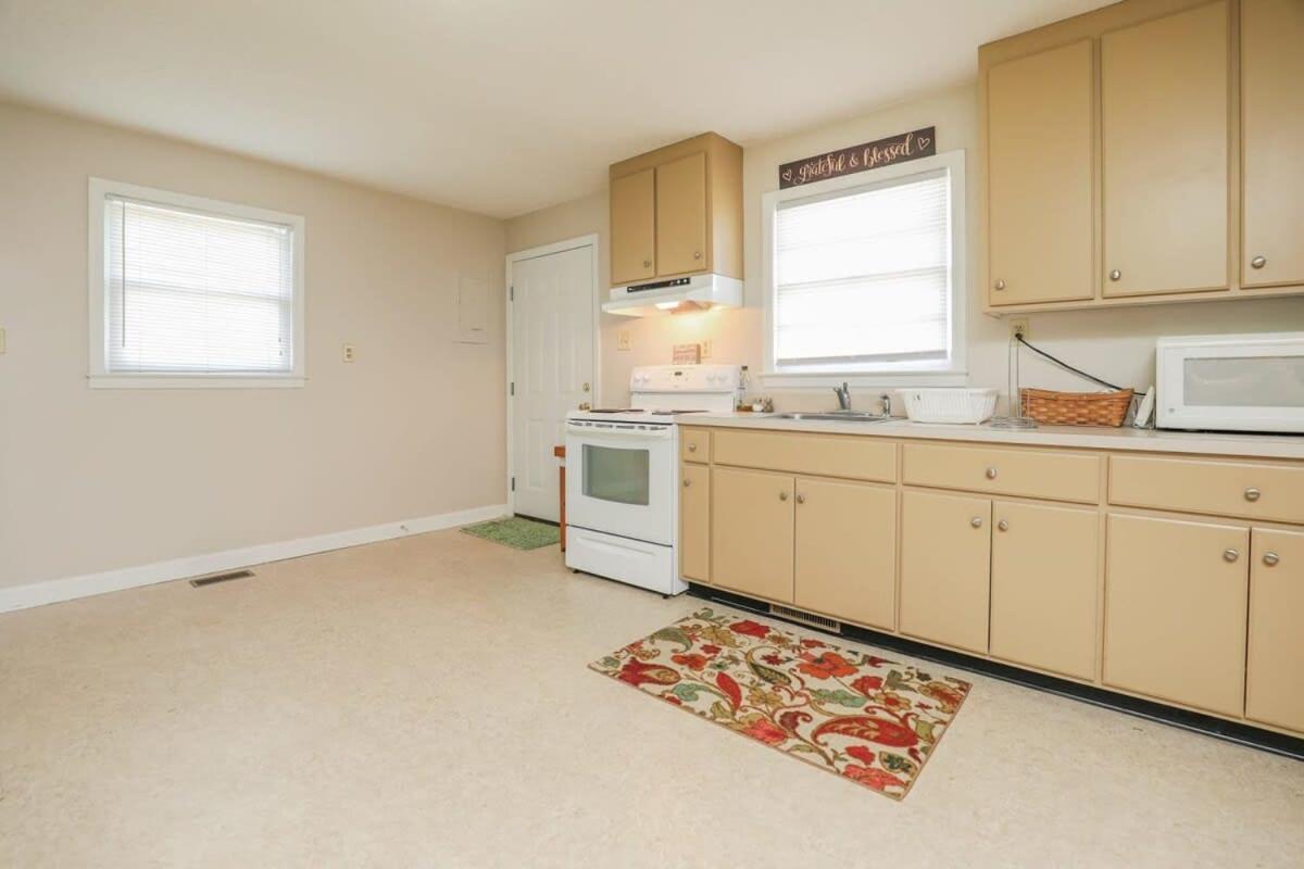 2Br Pet Friendly Home In Sneads Ferry With Parking Екстериор снимка