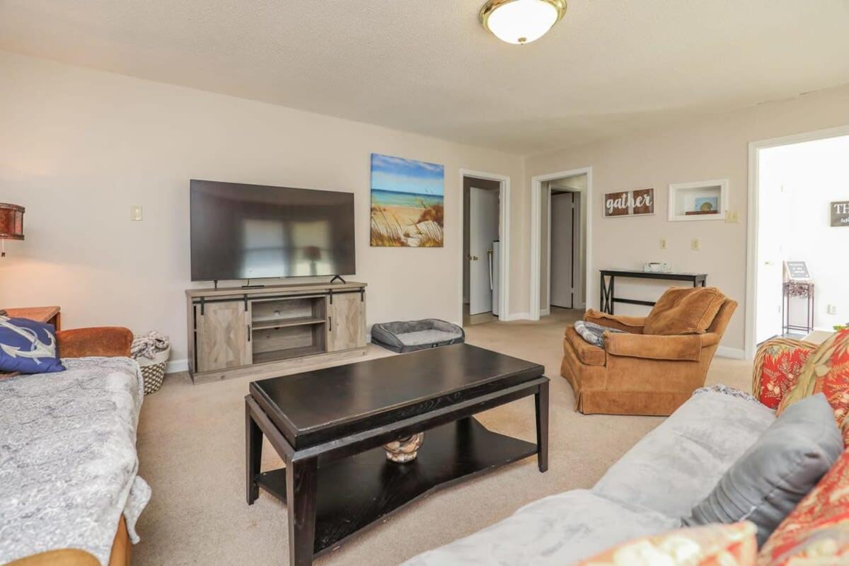 2Br Pet Friendly Home In Sneads Ferry With Parking Екстериор снимка