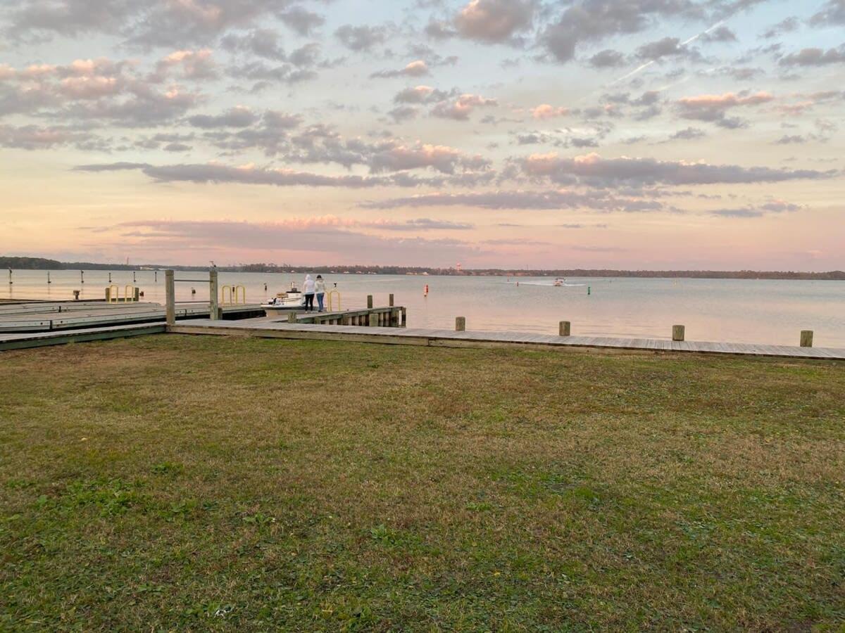 2Br Pet Friendly Home In Sneads Ferry With Parking Екстериор снимка