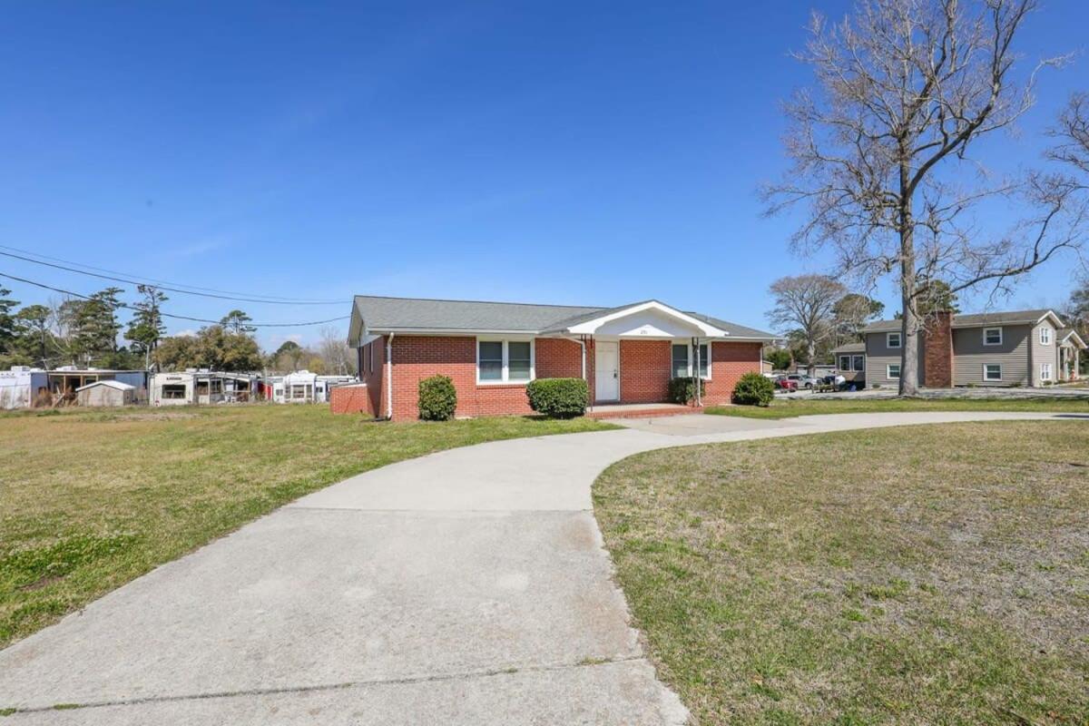 2Br Pet Friendly Home In Sneads Ferry With Parking Екстериор снимка
